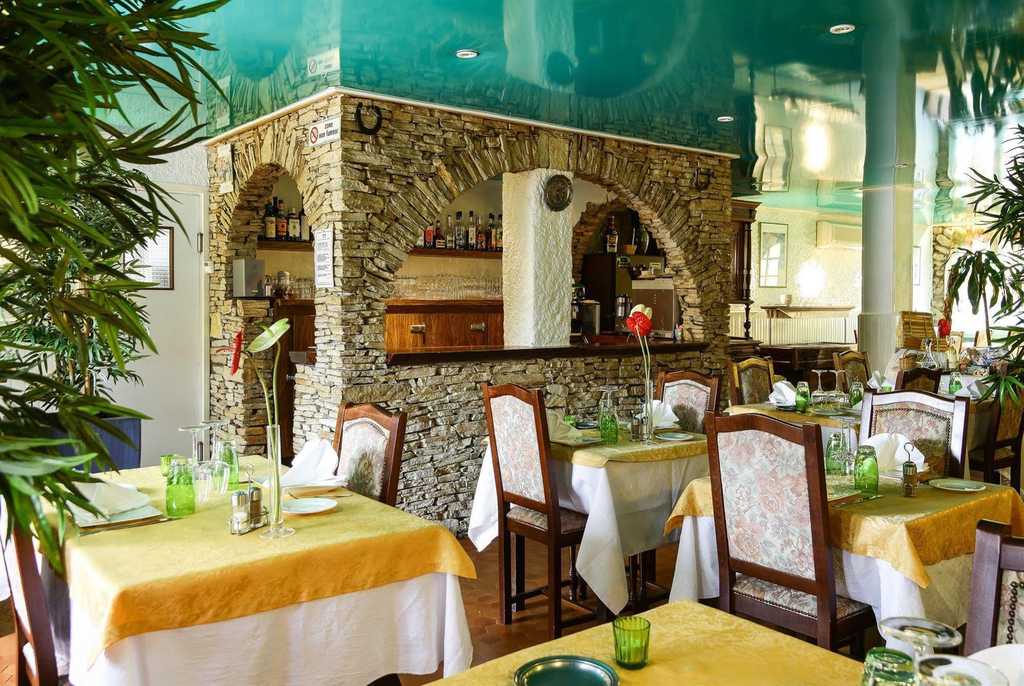Logis Hotel Restaurant Les Charmettes Argelès-sur-Mer Esterno foto